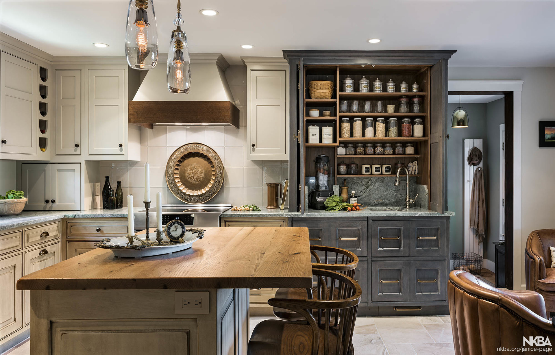 洋書 new country KITCHENS traditional-kitchen-by-janice-
