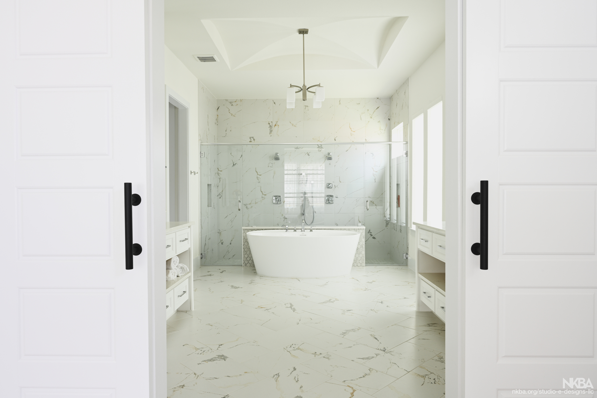 Modern Master Bathroom Interior Design